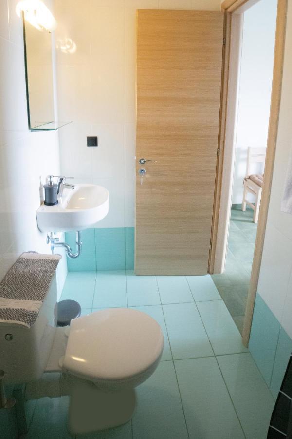 Eri Rooms To Let Ráhesz Kültér fotó