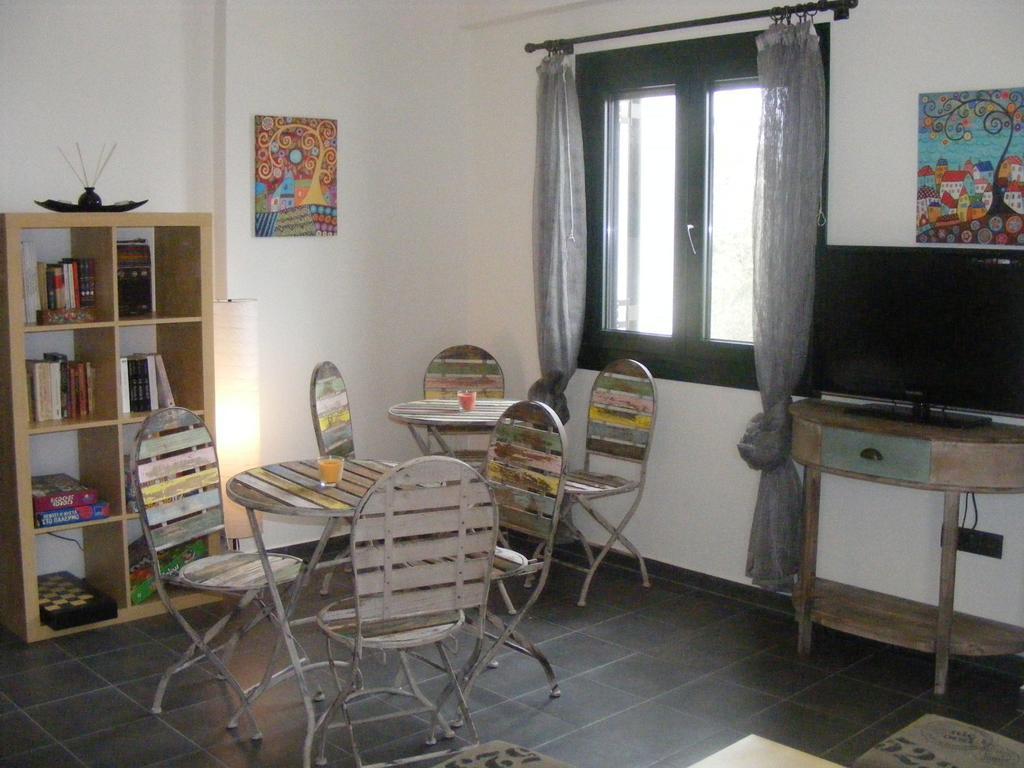 Eri Rooms To Let Ráhesz Kültér fotó