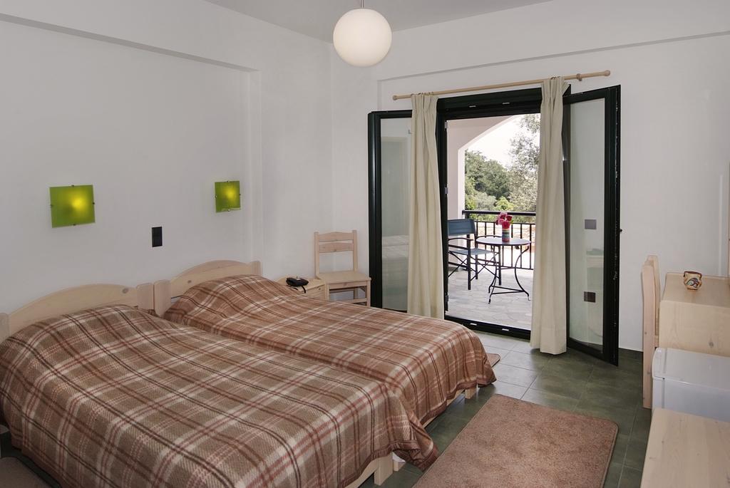 Eri Rooms To Let Ráhesz Kültér fotó